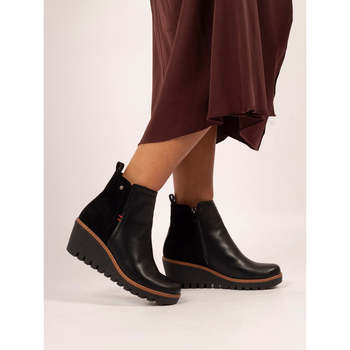 Women's Wedge Ankle Boots in Black view 4 | black wedge ankle boots | SAVINTARI