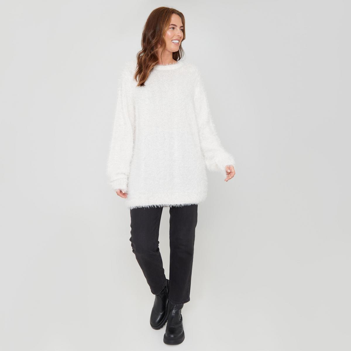 Women's Fluffy Crew Neck Jumper - Black | SAVINTARI women's jumper