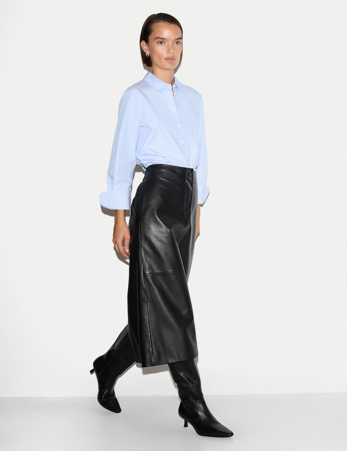 Women's Leather Skirt in Black view 5 | leather skirt | SAVINTARI