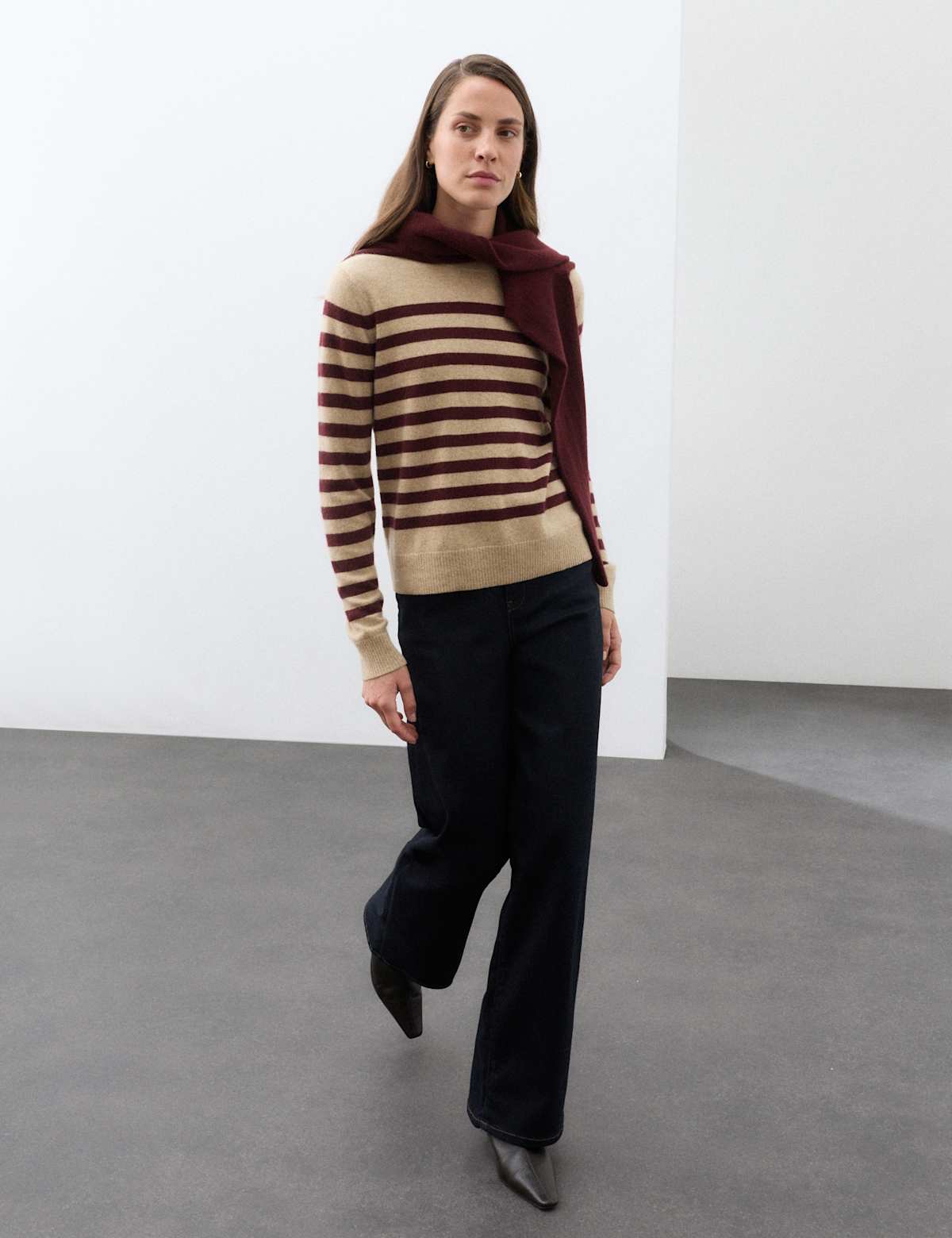 Women's Pure Cashmere Striped Crew Neck Jumper - Black | womens jumper | SAVINTARI