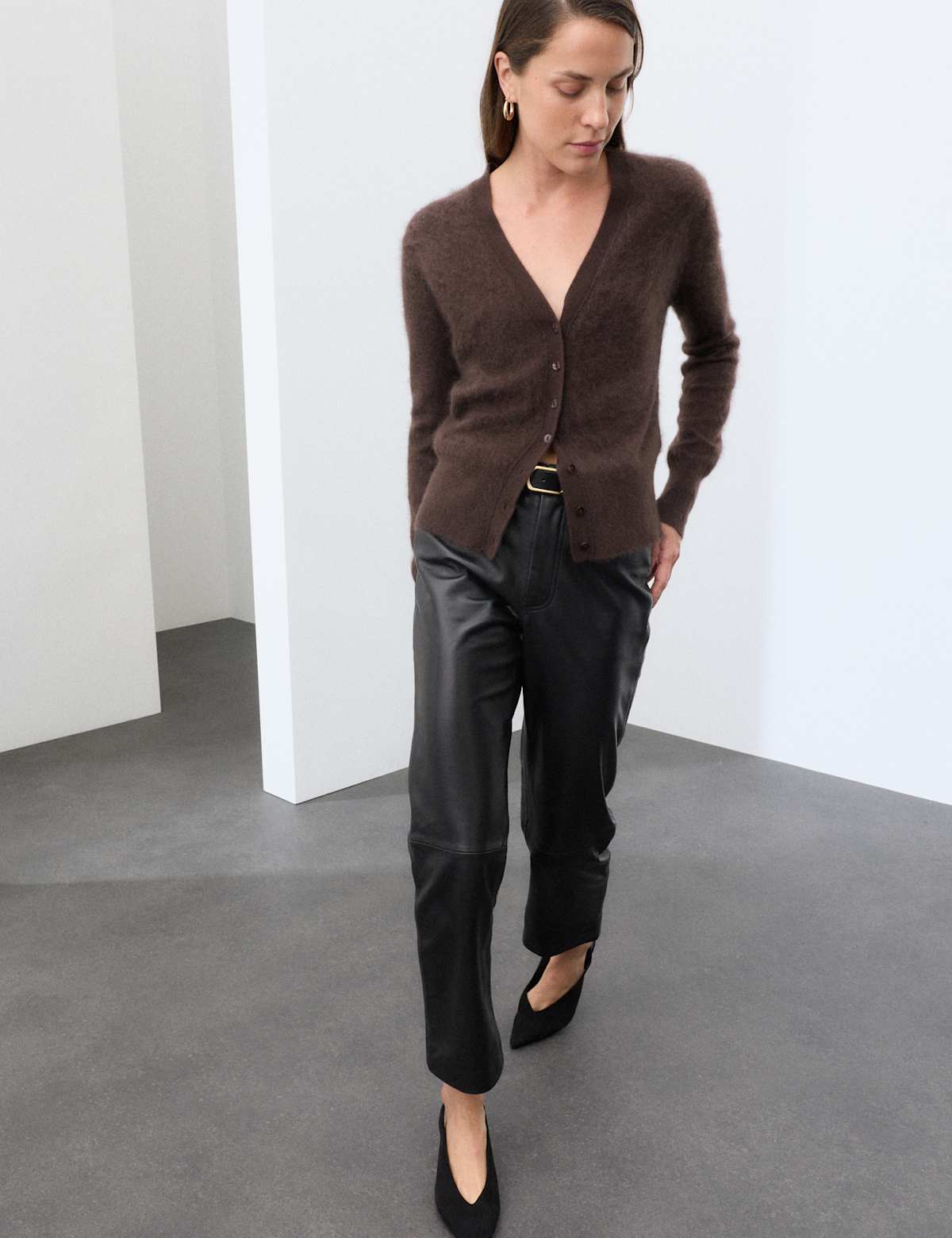 Women's Brushed Pure Cashmere V Neck Slim Cardigan - Black | cardigan | SAVINTARI