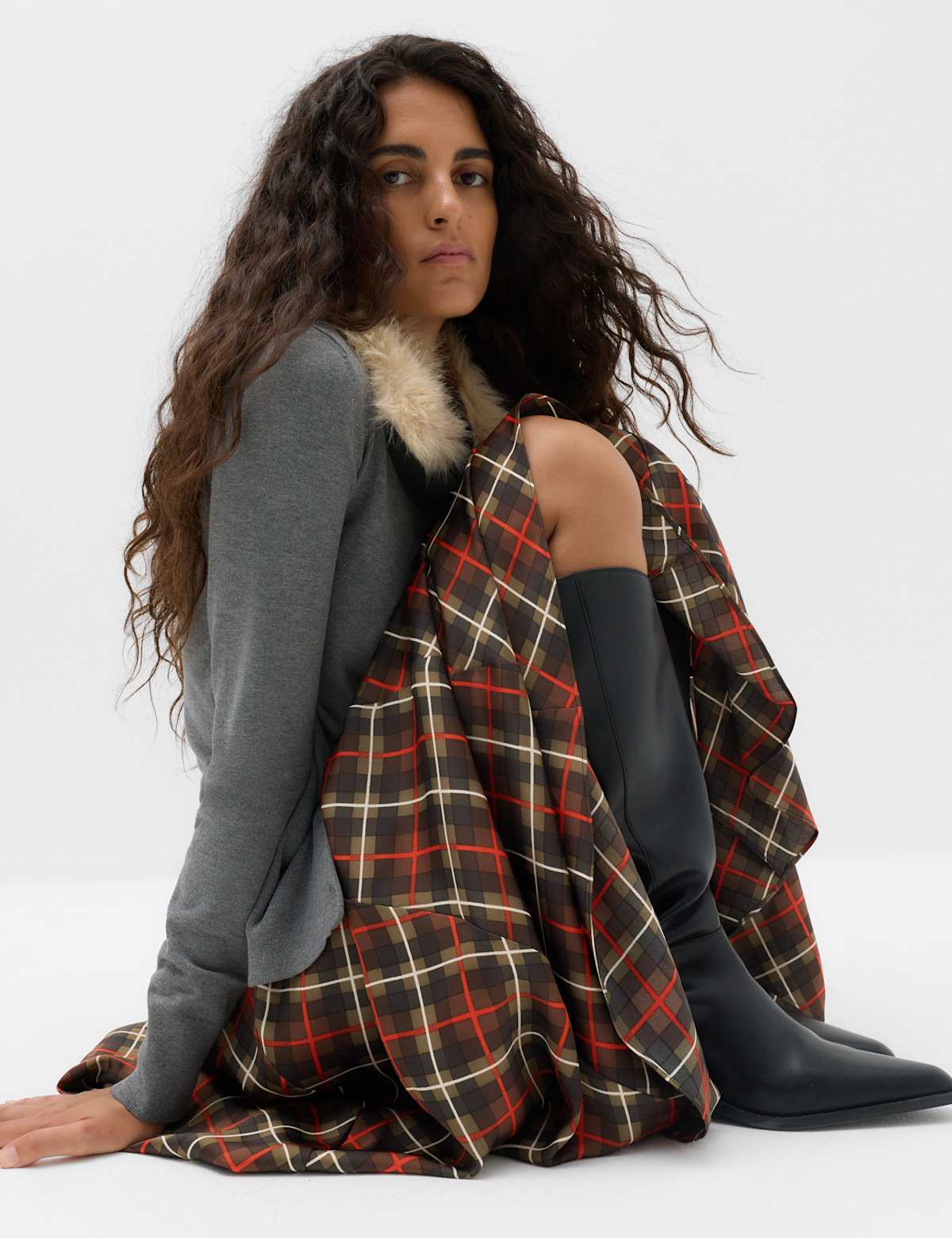 Women's Checked Midi A-Line Skirt - Black | midi skirt | SAVINTARI