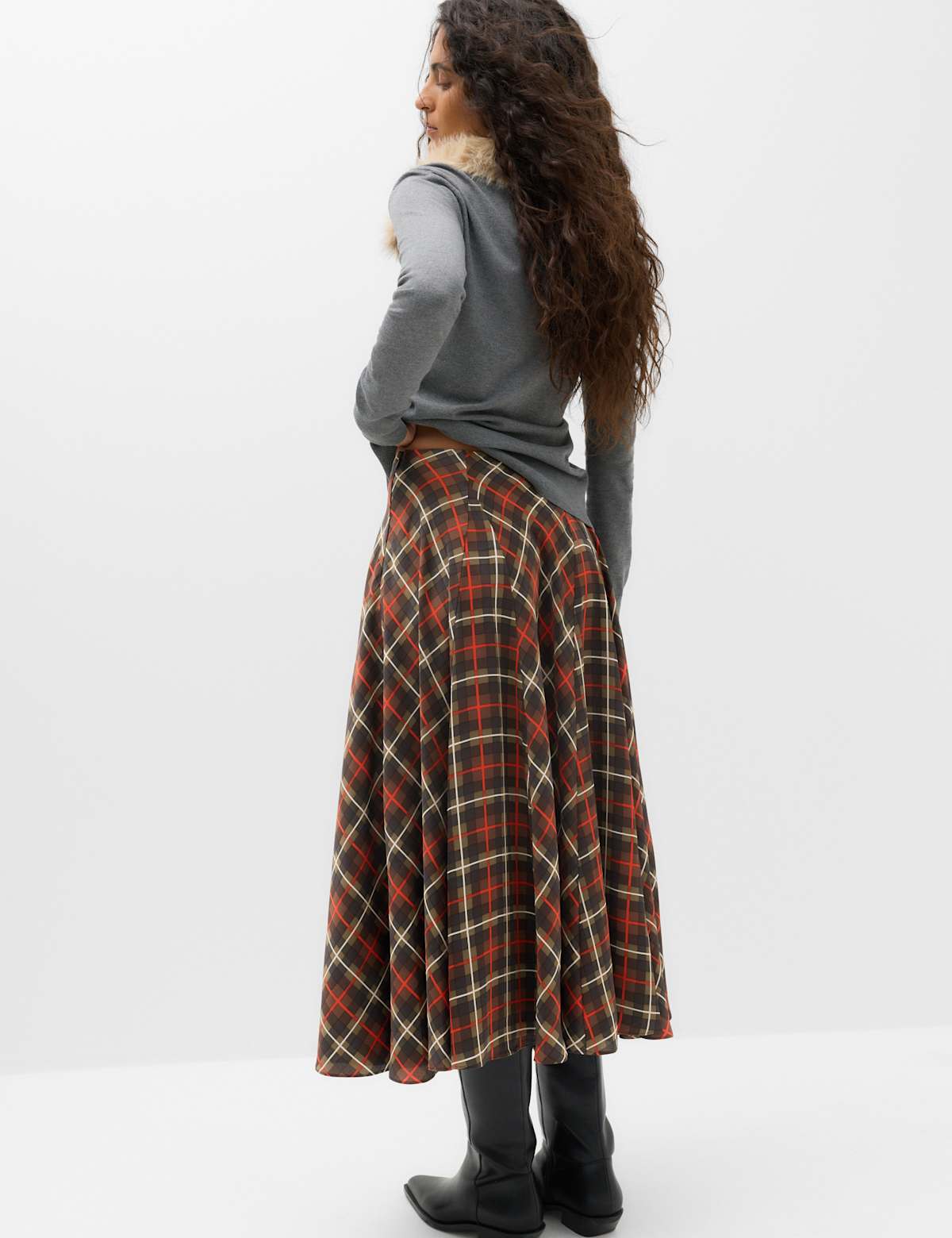 Women's Checked Midi A-Line Skirt - Black | midi skirt | SAVINTARI
