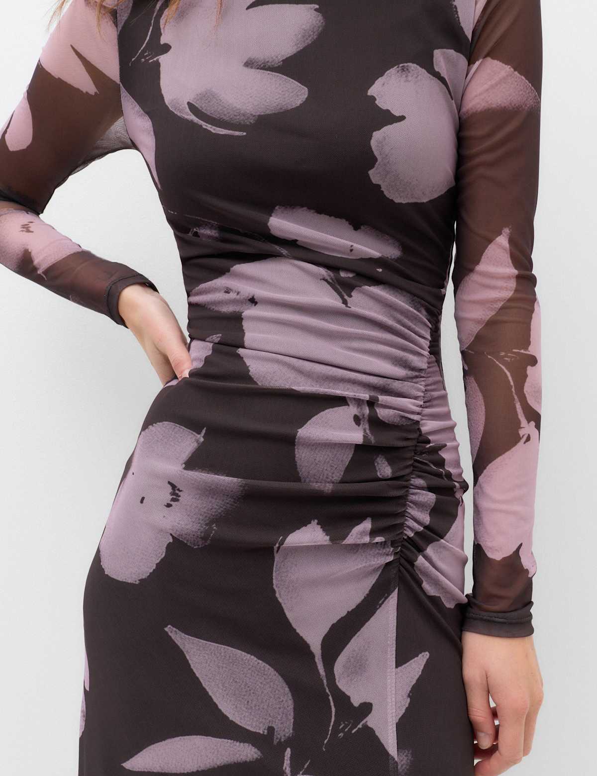 Women's Floral Bodycon Midi Dress with Long Sleeves - Black | midi dress | SAVINTARI