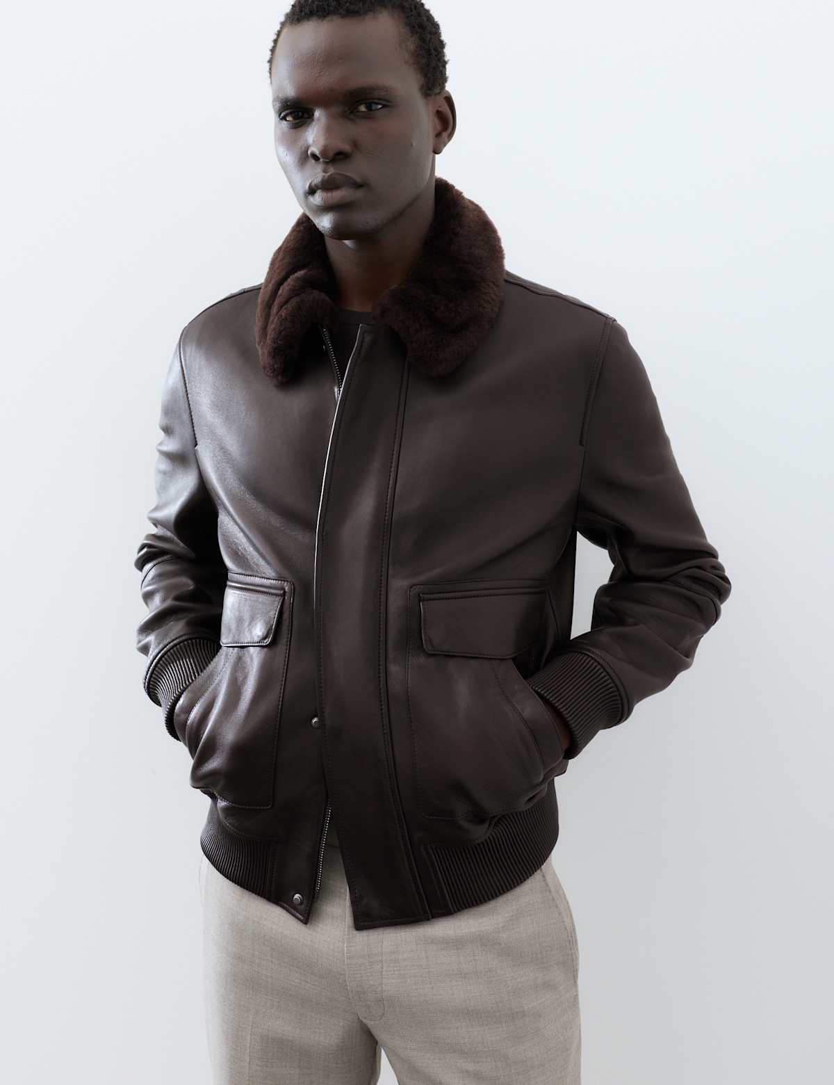 Women's Leather Shearling Collar Bomber Jacket - Black | leather jacket | SAVINTARI