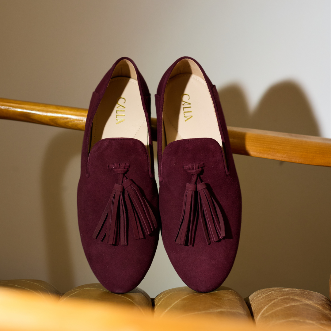 Women's Suede Tassel Loafers in Burgundy | burgundy loafers | SAVINTARI