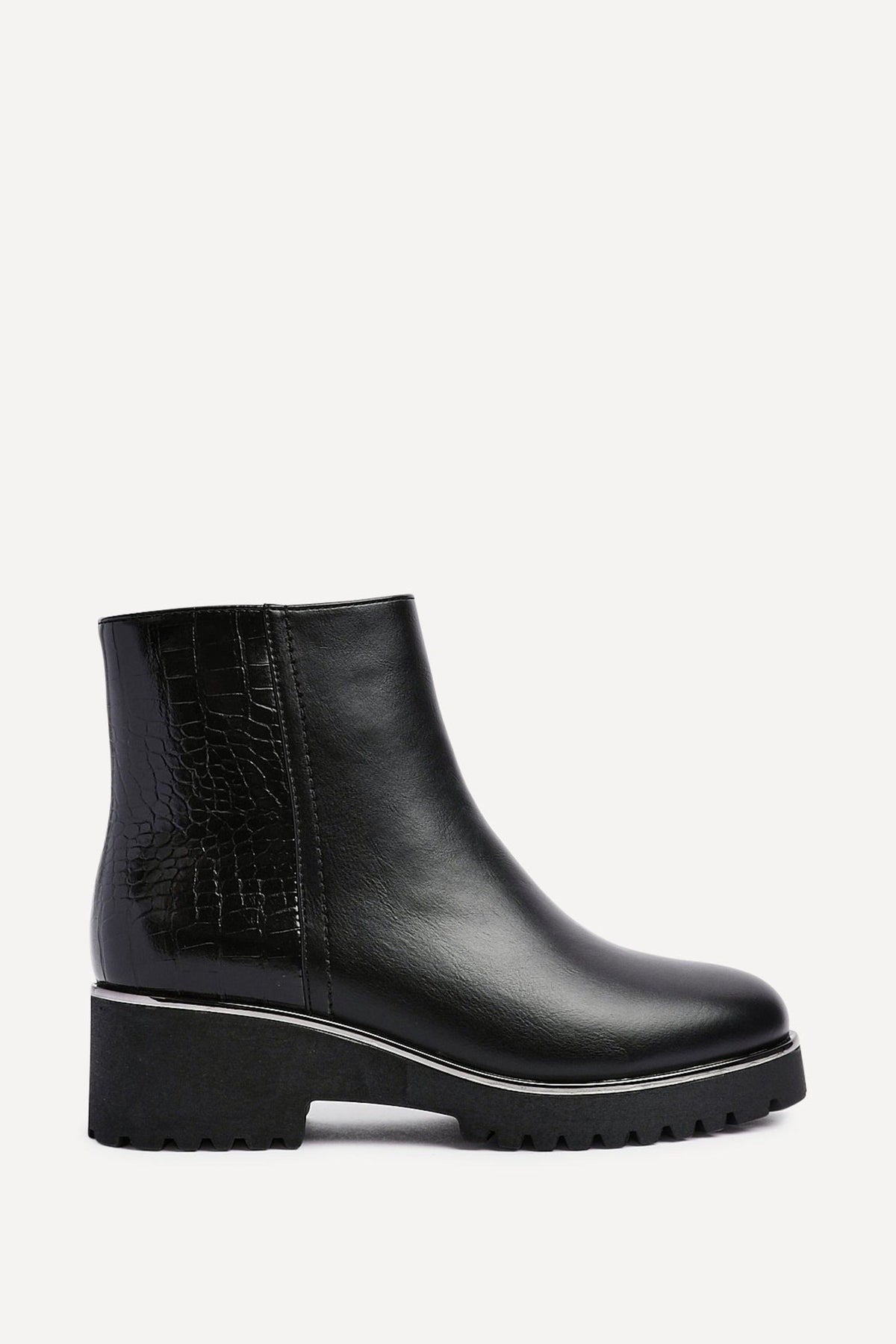 Women's Wedge Ankle Boots in Black | wedge ankle boots | SAVINTARI