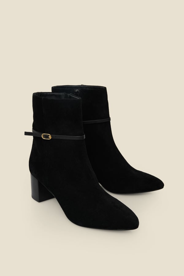 Women's Ankle Boots in Black | black ankle boots | SAVINTARI